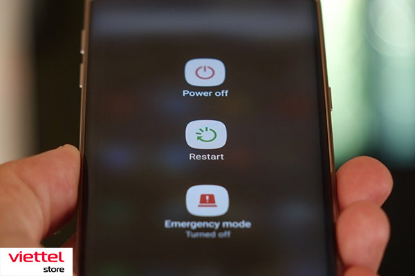 Cách bật chế độ An toàn bằng các phím cứng