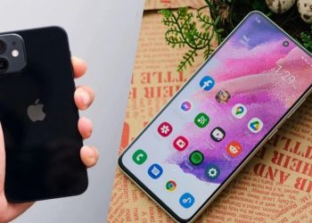 Chọn iPhone 12 Mini hay Galaxy S21 FE 5G
