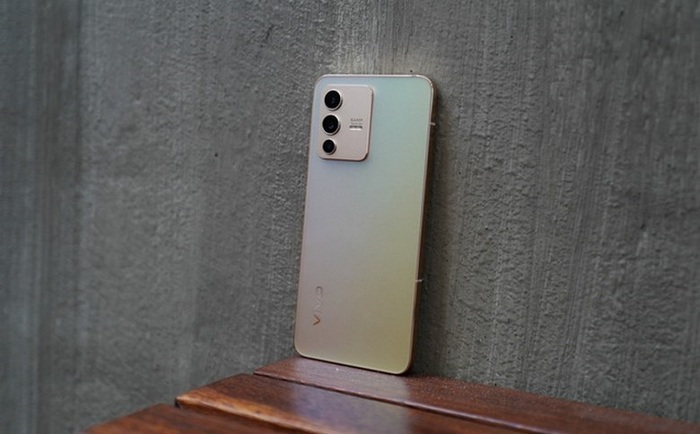Vivo V23 5G màu Vàng Ánh Dương