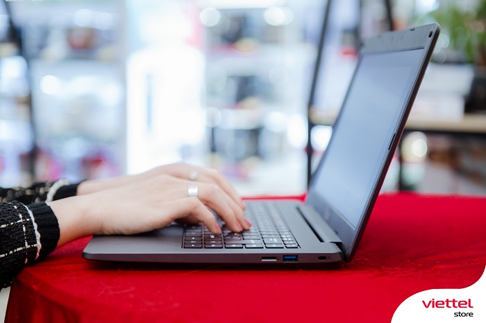 Massko Q1V có đầy đủ các cổng kết nối cơ bản