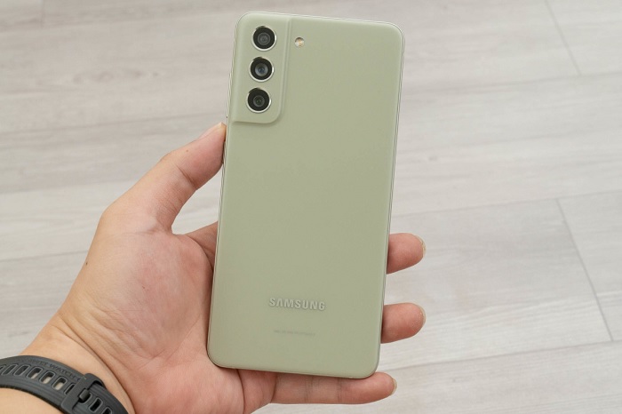Galaxy S21 FE 5G với phiên bản xanh Olive đẹp mắt