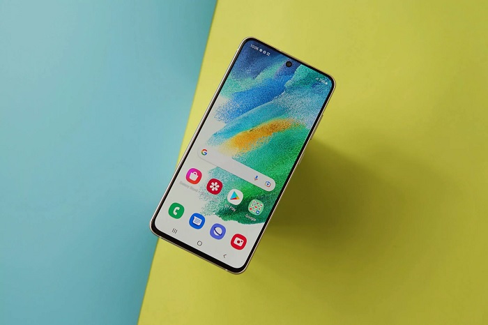 Galaxy S21 FE 5G sử dụng hệ điều hành Android 12 mới nhất
