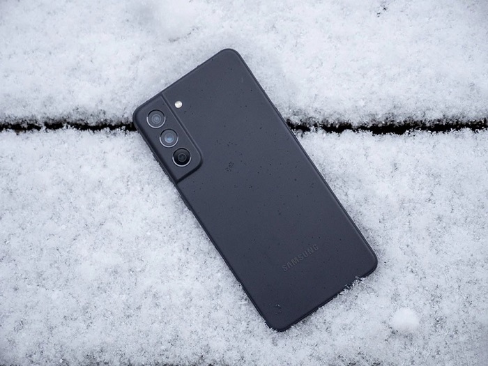 Máy được cung cấp sức mạnh bởi 2 phiên bản chip là Snapdragon 888 và Exynos 2100