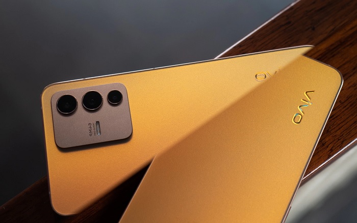 Vivo V23 5G được trang bị pin 4.200 mAh hỗ trợ sạc nhanh 44W