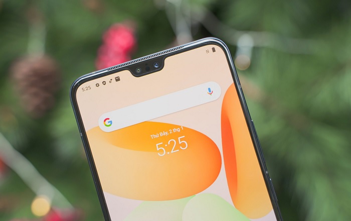 Camera selfie được đặt trong phần notch tai thỏ với 2 cảm biến 44MP + 8MP