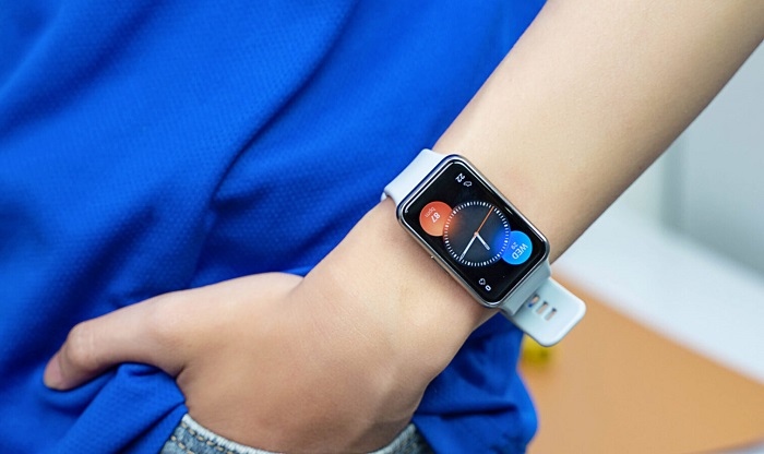 Cả 2 màn hình của bộ đôi này đều có mặt kính với khả năng chịu tác động và va đập tốt