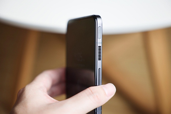 Red Magic 7 Pro cũng được trang bị cụm phím trigger vật lý với độ trễ chỉ 7.4ms