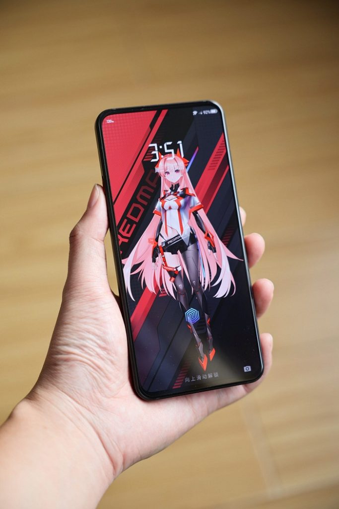 Red Magic 7 Pro nổi bật với camera selfie ẩn dưới màn hình