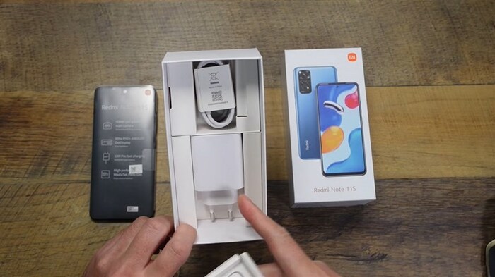 Với các phụ kiện đi kèm máy