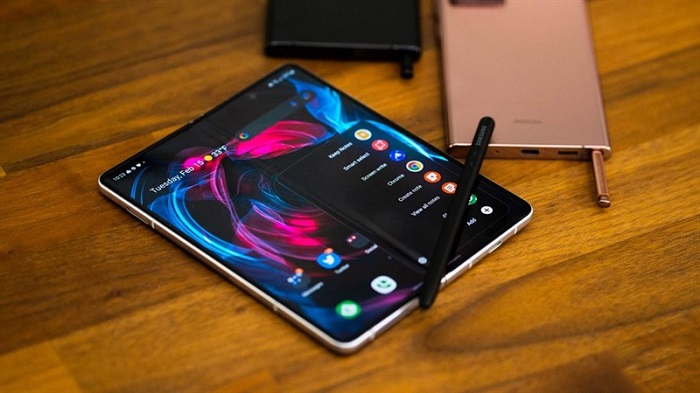 Galaxy Z Fold4 có khe cắm bút S Pen