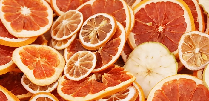 Hoa quả sấy vẫn giữ được hương thơm đặc trưng của từng loại trái cây