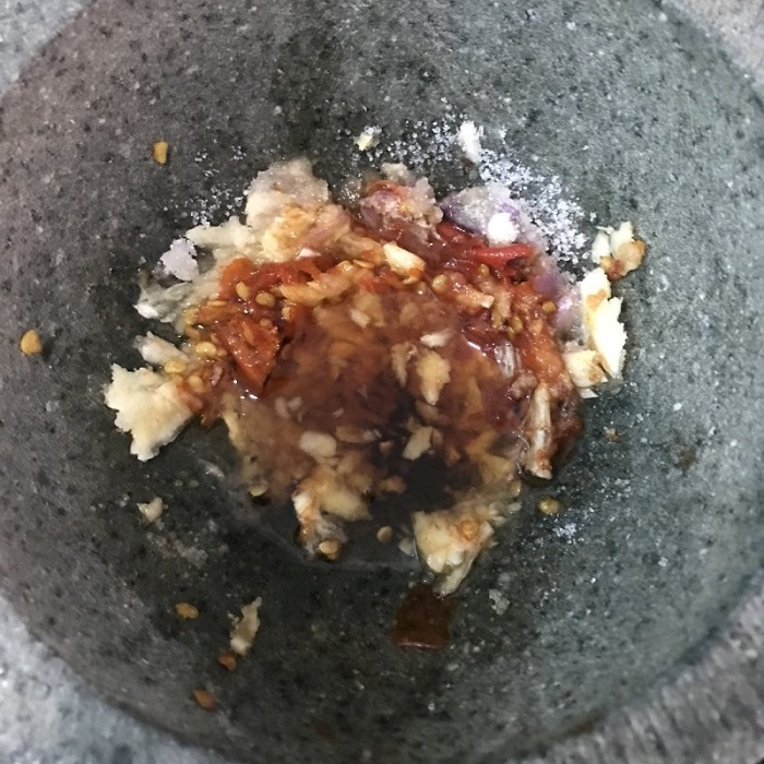 Chuẩn bị nước sốt ướp lòng