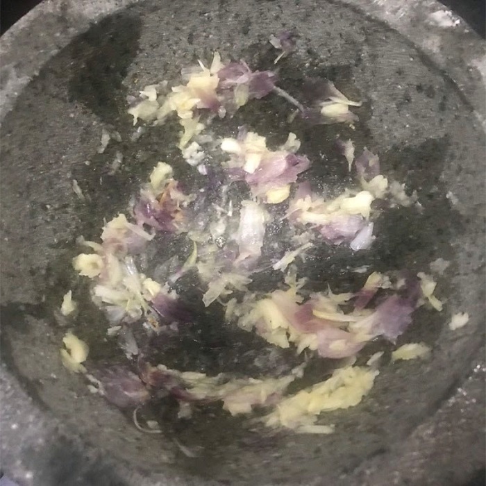 Giã tỏi và hành