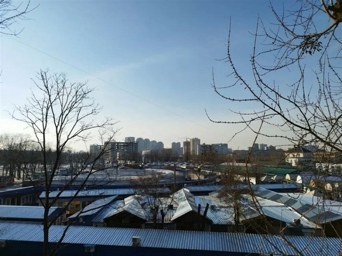 Hình ảnh chụp từ camera góc rộng trong điều kiện đủ sáng