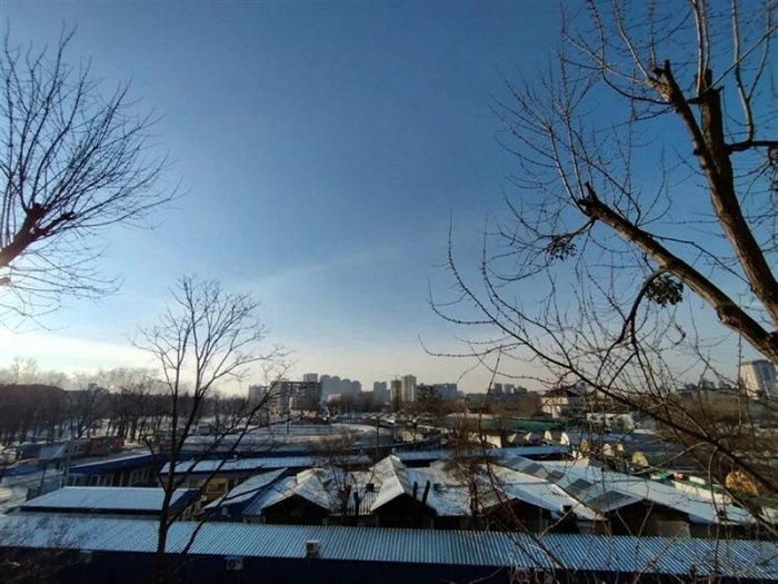 Hình ảnh chụp từ camera góc siêu rộng trong điều kiện ban ngày