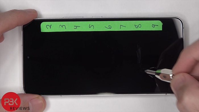 Màn hình máy xuất hiện vết trầy xước ở mức độ 8