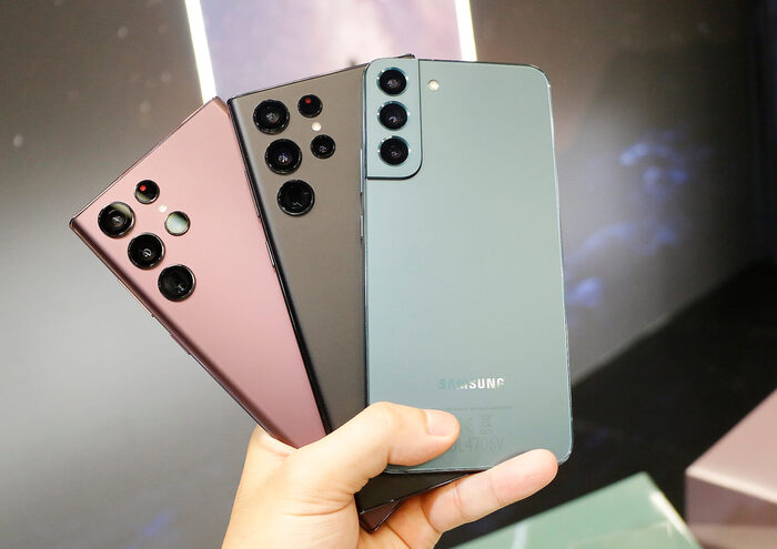 Samsung Galaxy S22+ có những ưu điểm về giá thành, chất lượng so với 2 người anh em cùng thế hệ