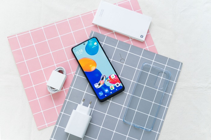 Dung lượng pin lớn tới 5000mAh và hỗ trợ sạc nhanh 33W