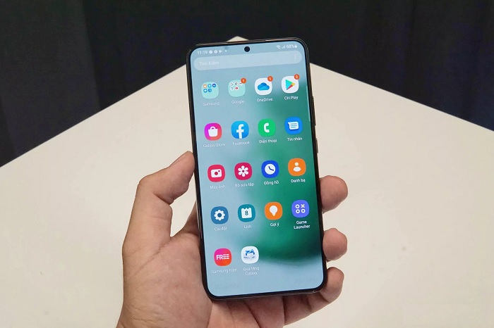 Chất lượng hiển thị của S22 sẽ nhỉnh hơn iPhone 13 do có tần số quét 120Hz