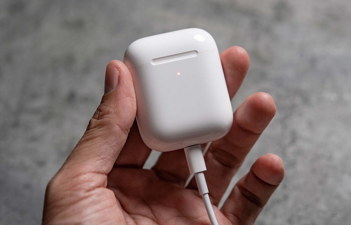 Lưu ý thói quen khi sử dụng và sạc tai nghe AirPods đúng cách