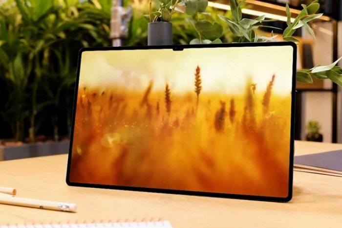 Cụm camera selfie đặt ở vị trí tai thỏ đẹp mắt cảu Galaxy Tab 8 Ultra