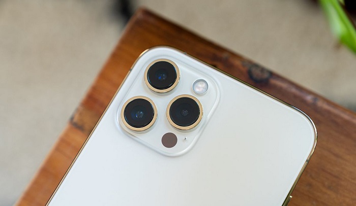 iPhone 12 Pro Max hỗ trợ ống kính LiDAR giúp máy xử lý hình ảnh và xóa phông chuyên nghiệp hơn