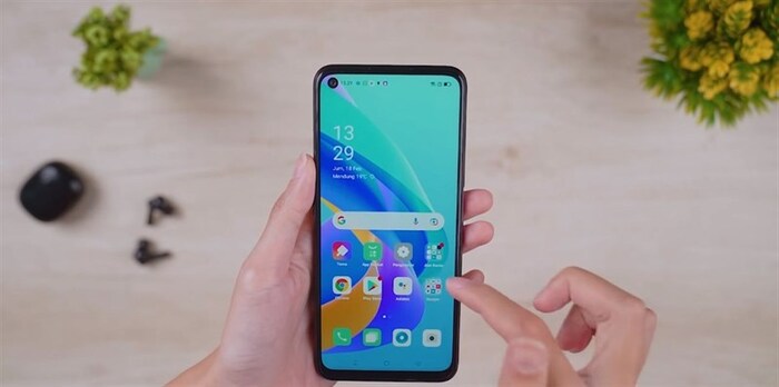 Màn hình OPPO A76 cho các thao tác vuốt, chạm mượt mà với tần số quét 90Hz