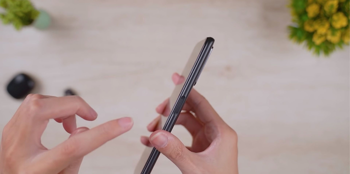 Viền cạnh OPPO A76 màu đen