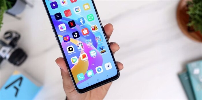 Máy trang bị viên pin 5000mAh và sạc nhanh 33W