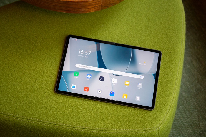 Màn hình có 4 viền mỏng đều và các góc được bo cong nhẹ