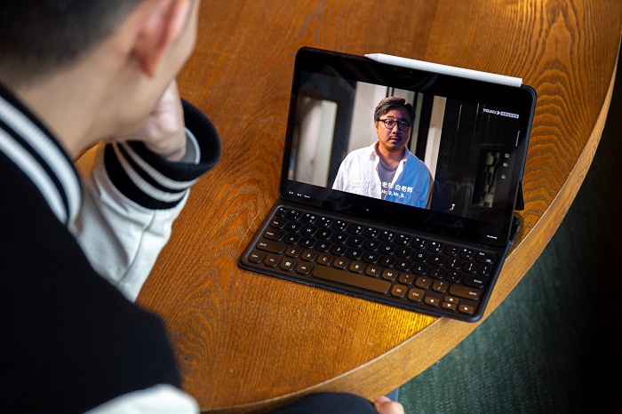 Hỗ trợ tần số quét 120Hz và HDR10