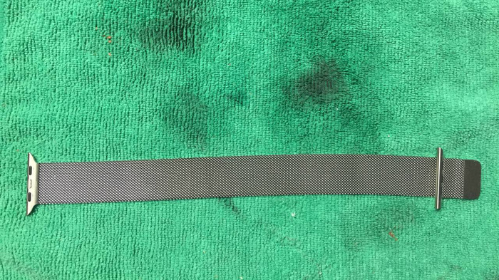 Cần để dây đeo khô hẳn mới lắp lại với mặt đồng hồ