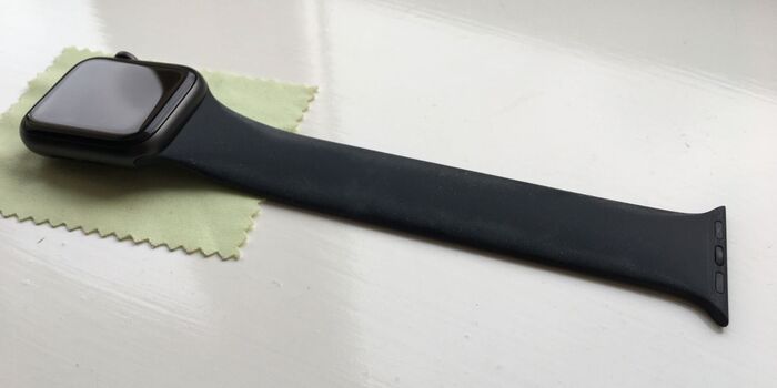 Cách vệ sinh Apple Watch cực kỳ đơn giản