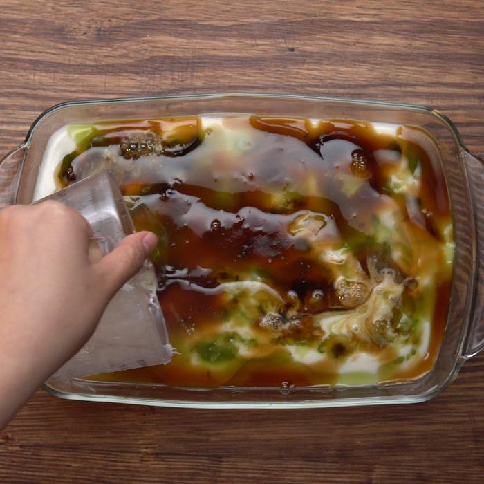 Hỗn hợp cafe cuối cùng là lớp rau câu trắng trên bề mặt