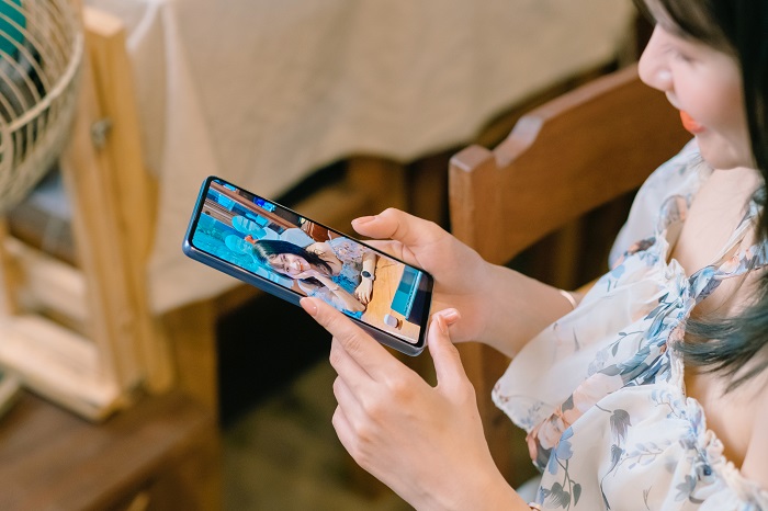 Những thước phim và hình ảnh sống động khi đọc tin tức hay cuộn mượt mà bất kì “drama" nóng hổi trên mạng xã hội đều tẹt ga trên thiết bị