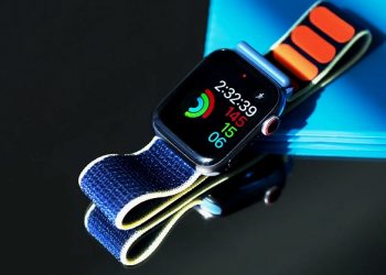Apple Watch hết pin sạc không lên
