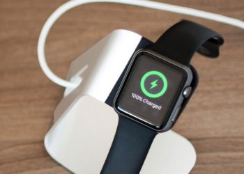 Apple Watch sạc bị nóng không vào pin