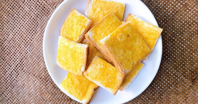 bánh mì trứng nướng bằng nồi chiên không dầu