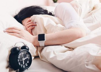 Cách đeo dây apple watch