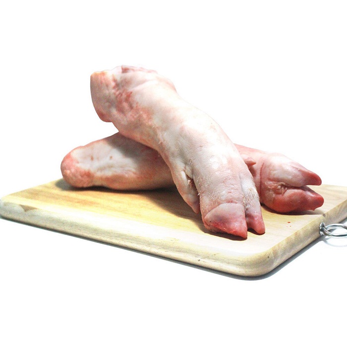 Làm sạch chân giò và tẩm ướp gia vị