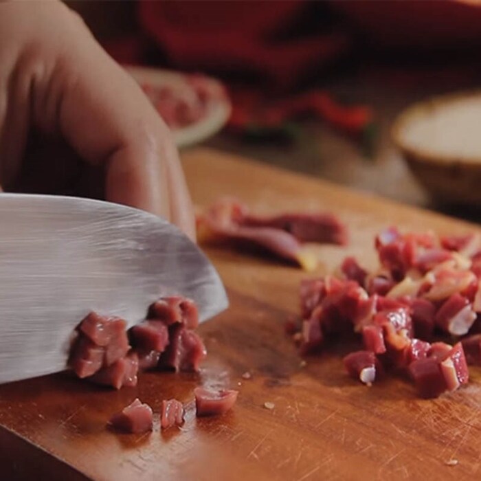 Lòng gà làm sạch, thái hạt lựu