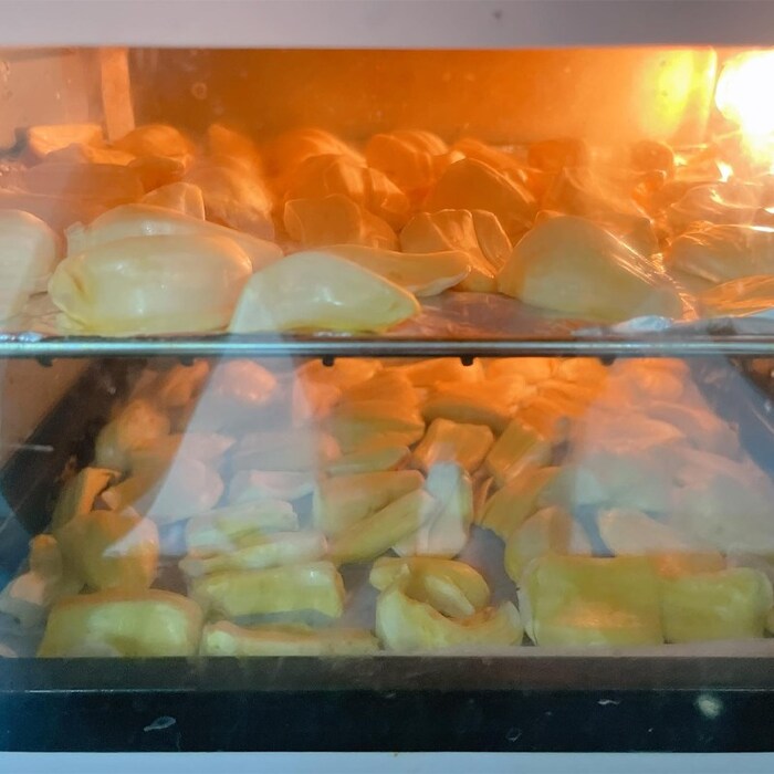 Mỗi mẻ nên nướng 2 lần để thành phẩm ngon nhất