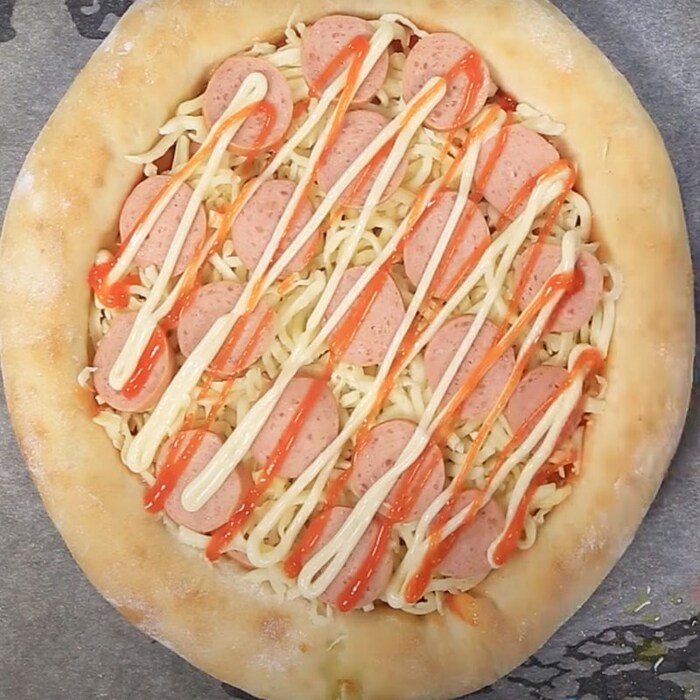 Trang trí với sốt mayonnaise và tương ớt