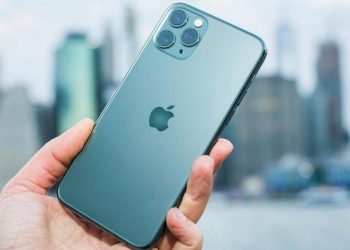 Camera iphone bị đốm mờ