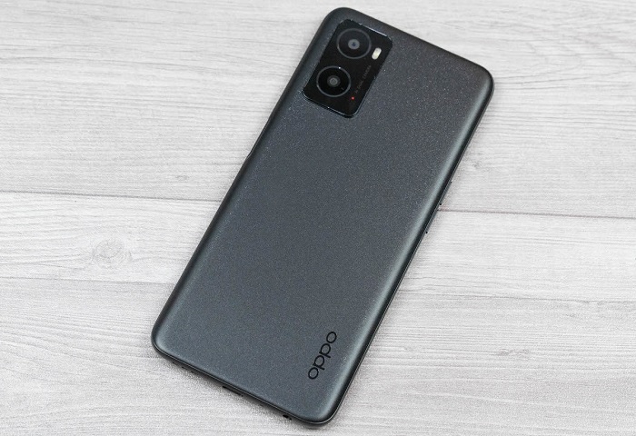 Mặt lưng của OPPO A76 màu đen