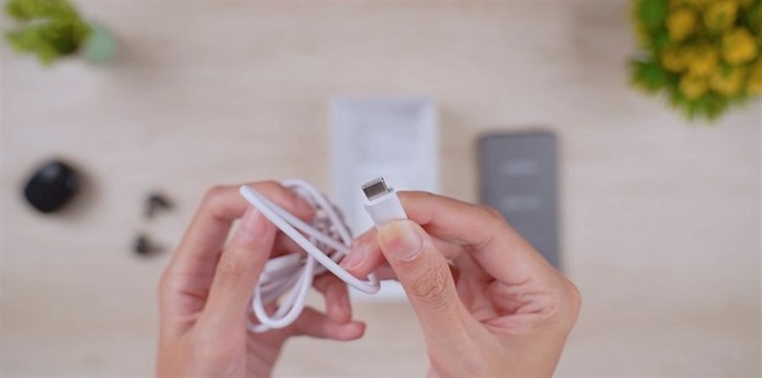 Dây sạc đi kèm theo máy