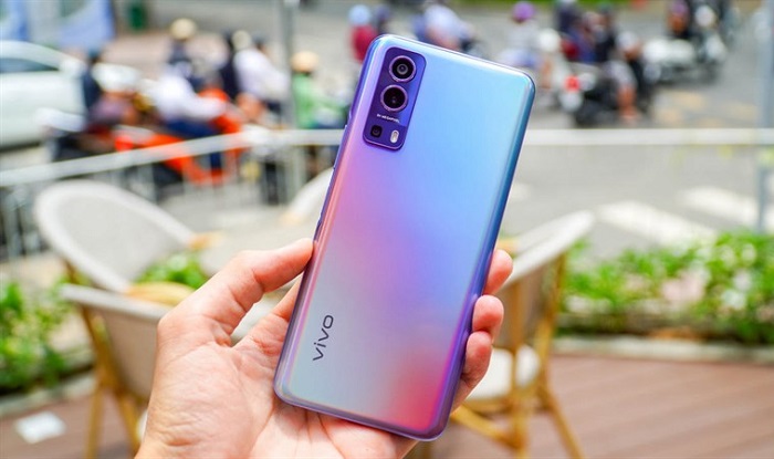 Vivo Y72 5G được trang bị 3 camera sau 64MP + 8MP + 2MP