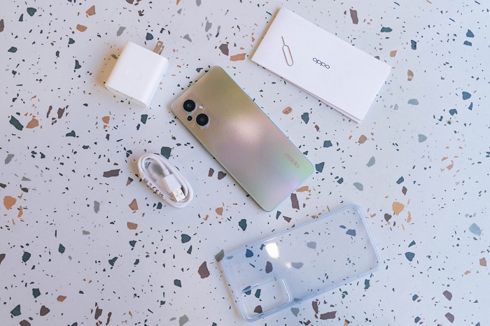 Full phụ kiện khi đập hộp OPPO Reno7 Z 5G