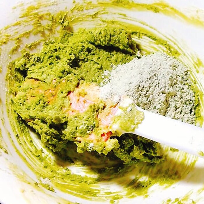 Trộn hỗn hợp trà xanh với hỗn hợp bơ đường