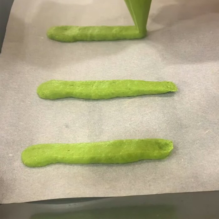 Tạo hình bánh và nướng